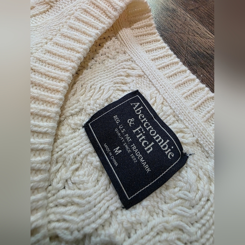 Abercrombie & Fitch Women's Ivory Cable Knit Sweater Size Medium - Picture 7 of 8